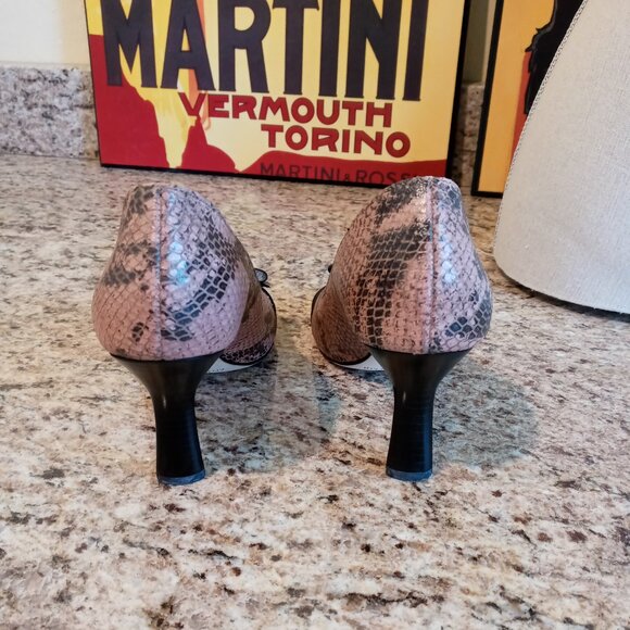 Antonio Melani Pink Snake Skin Bowtique Peep Toe Heels NIB - Picture 3 of 11
